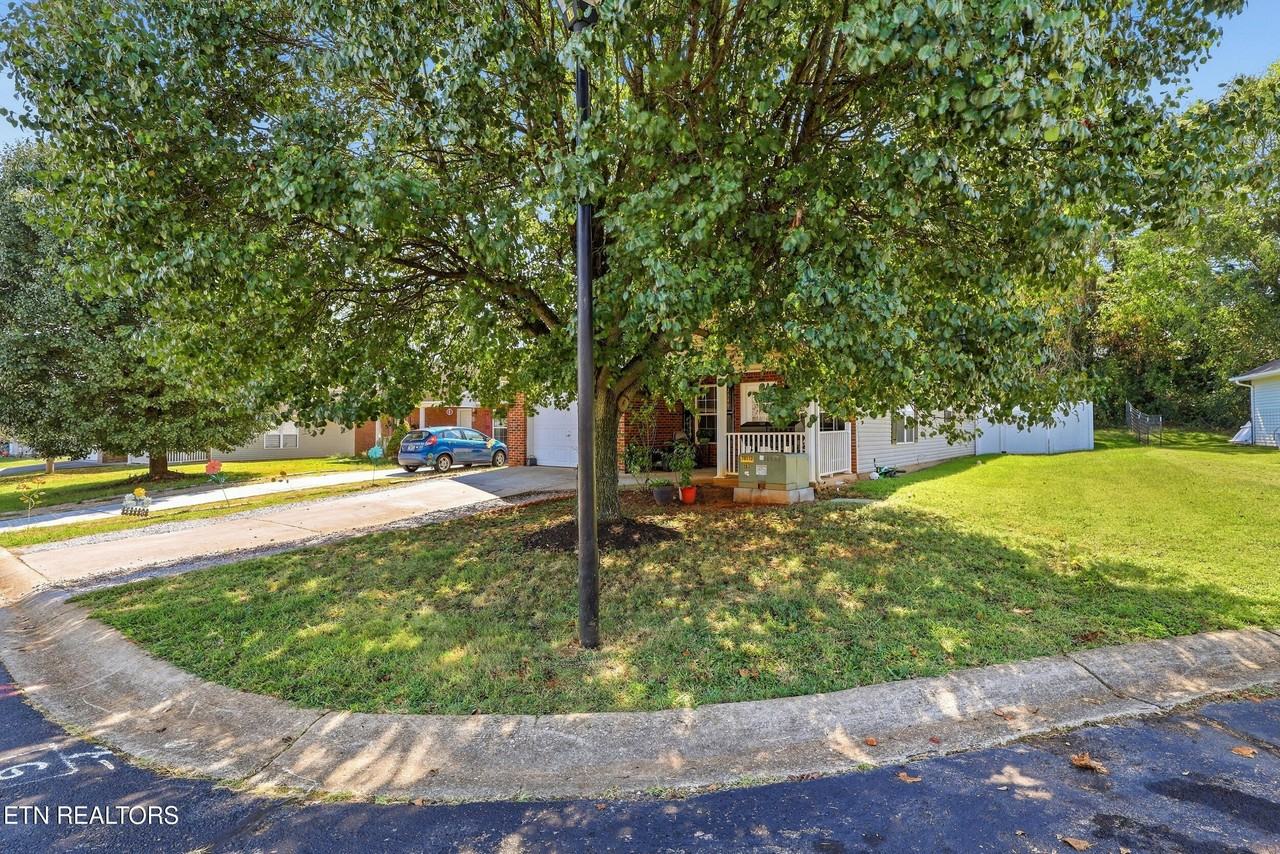 2549 Sportsmans Way - Photo 3 of 38