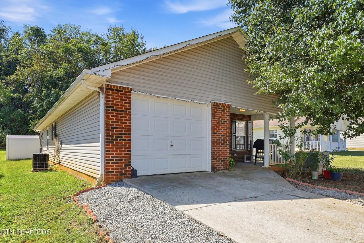 2549 Sportsmans Way - Photo 4 of 38