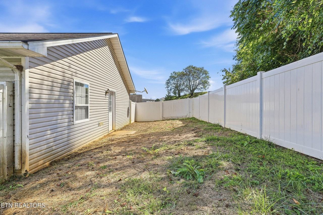 2549 Sportsmans Way - Photo 7 of 38