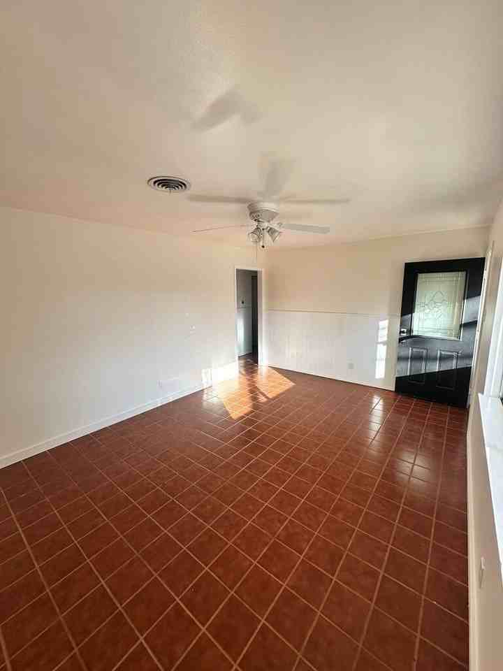 510 Lake Dr - Photo 2 of 17