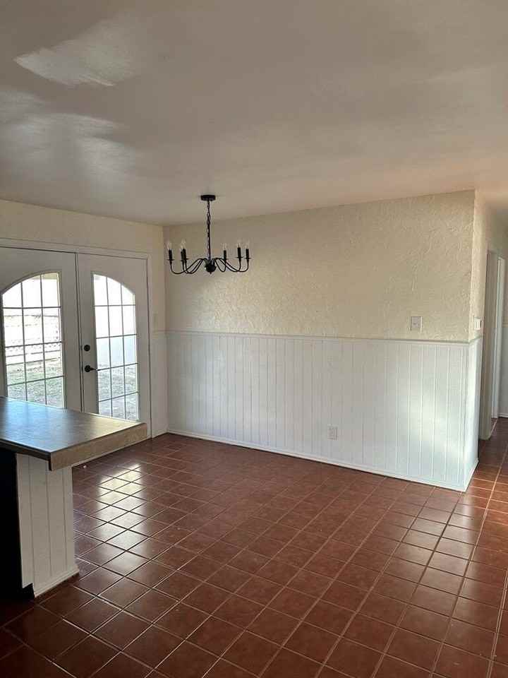 510 Lake Dr - Photo 4 of 17