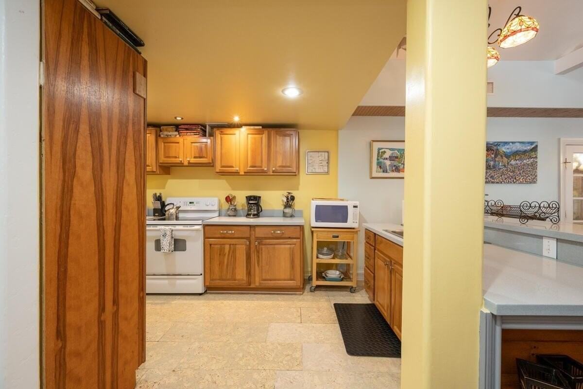 1212 Varela St - Photo 5 of 50