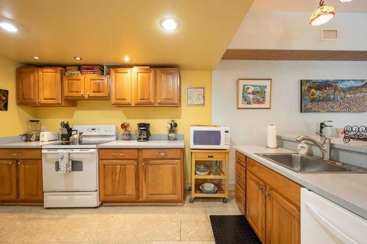 1212 Varela St - Photo 6 of 50