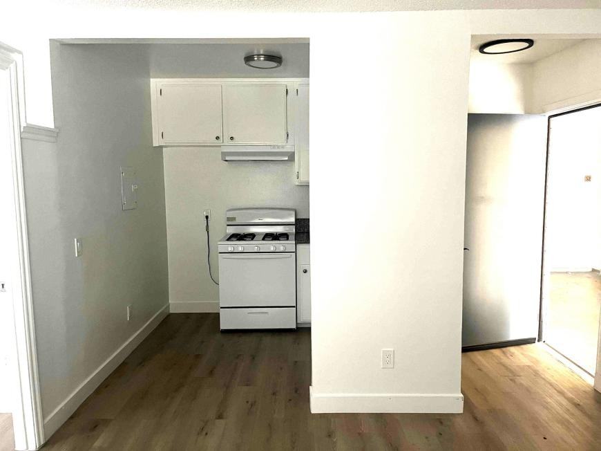 20208 Leadwell St - Photo 5 of 10