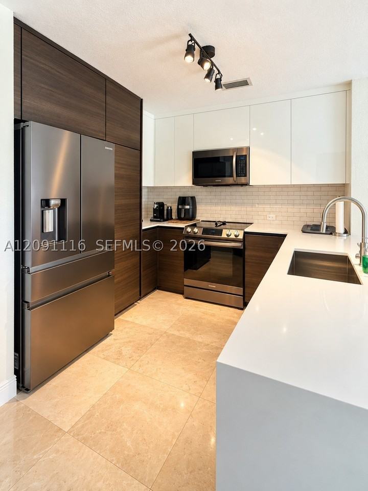 9014 W Flagler St #3 - Photo 6 of 35
