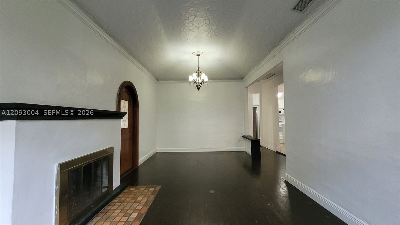 3666 Sw 13th Ter - Photo 6 of 33