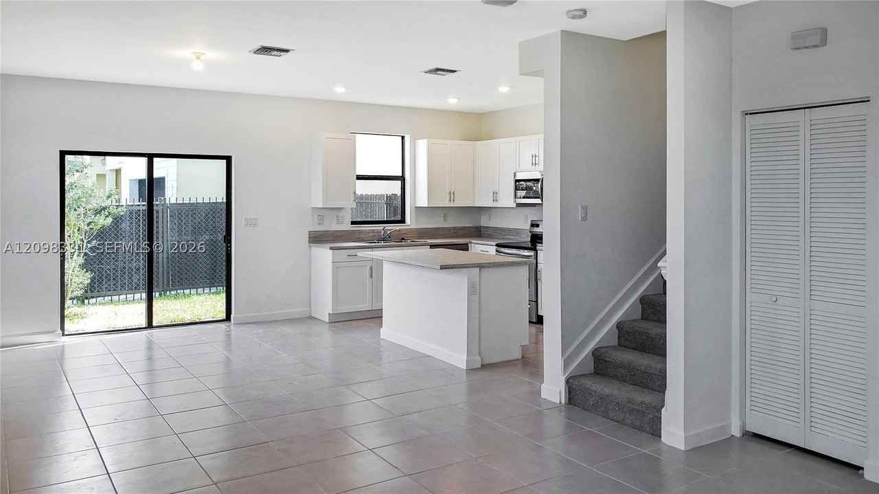 5850 Clydesdale Ct - Photo 3 of 24