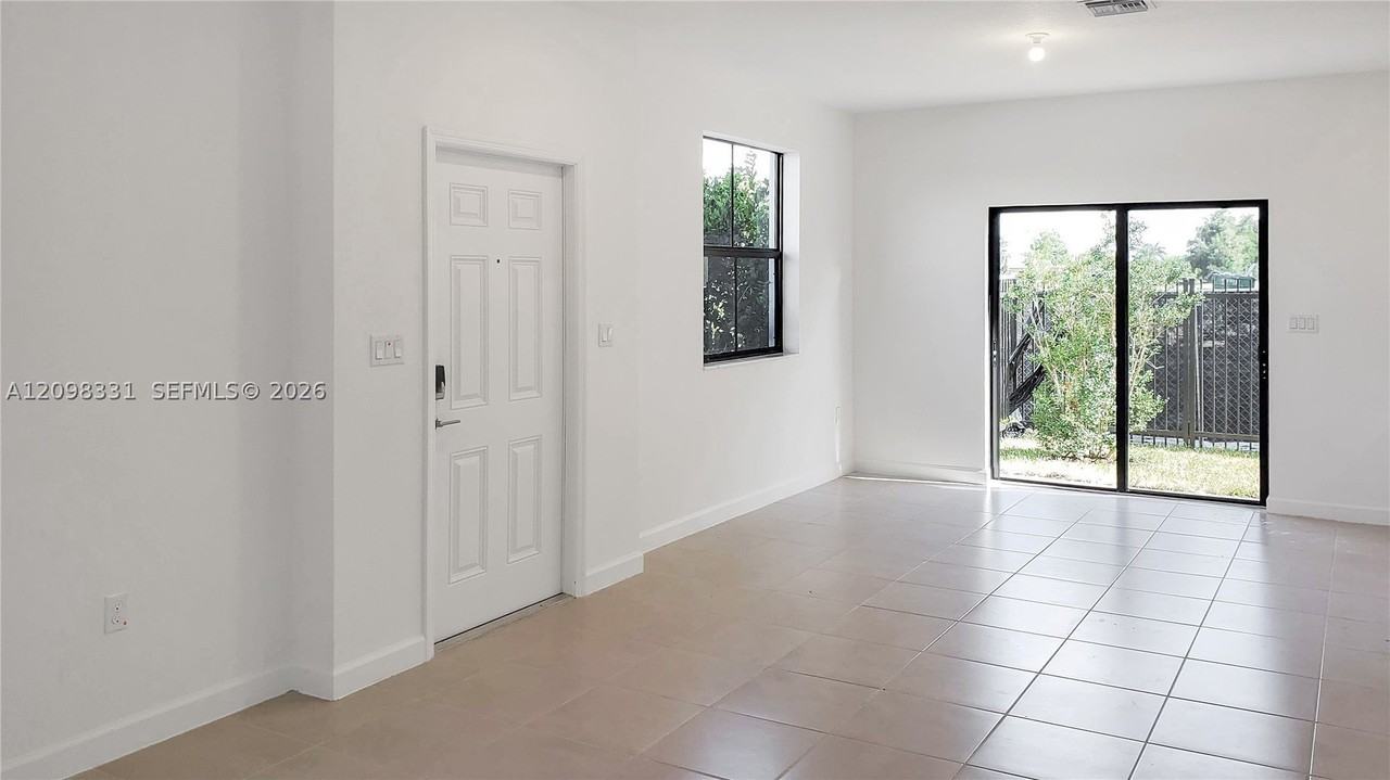 5850 Clydesdale Ct - Photo 4 of 24