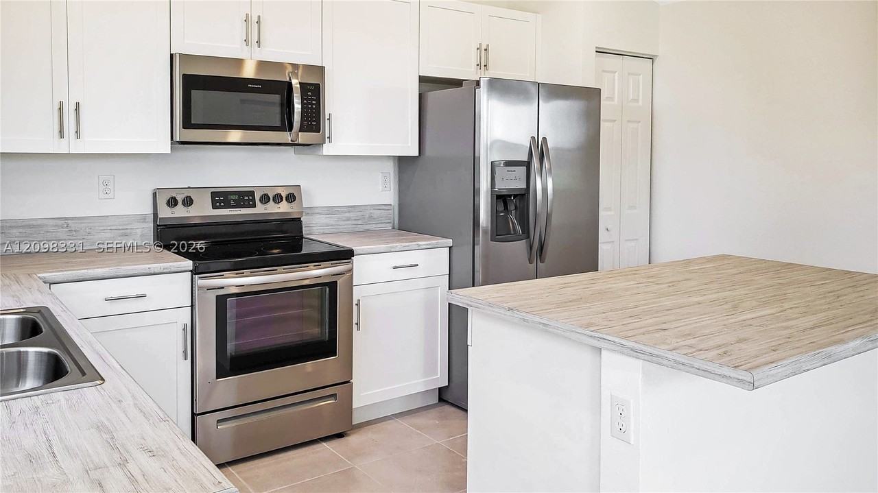 5850 Clydesdale Ct - Photo 6 of 24