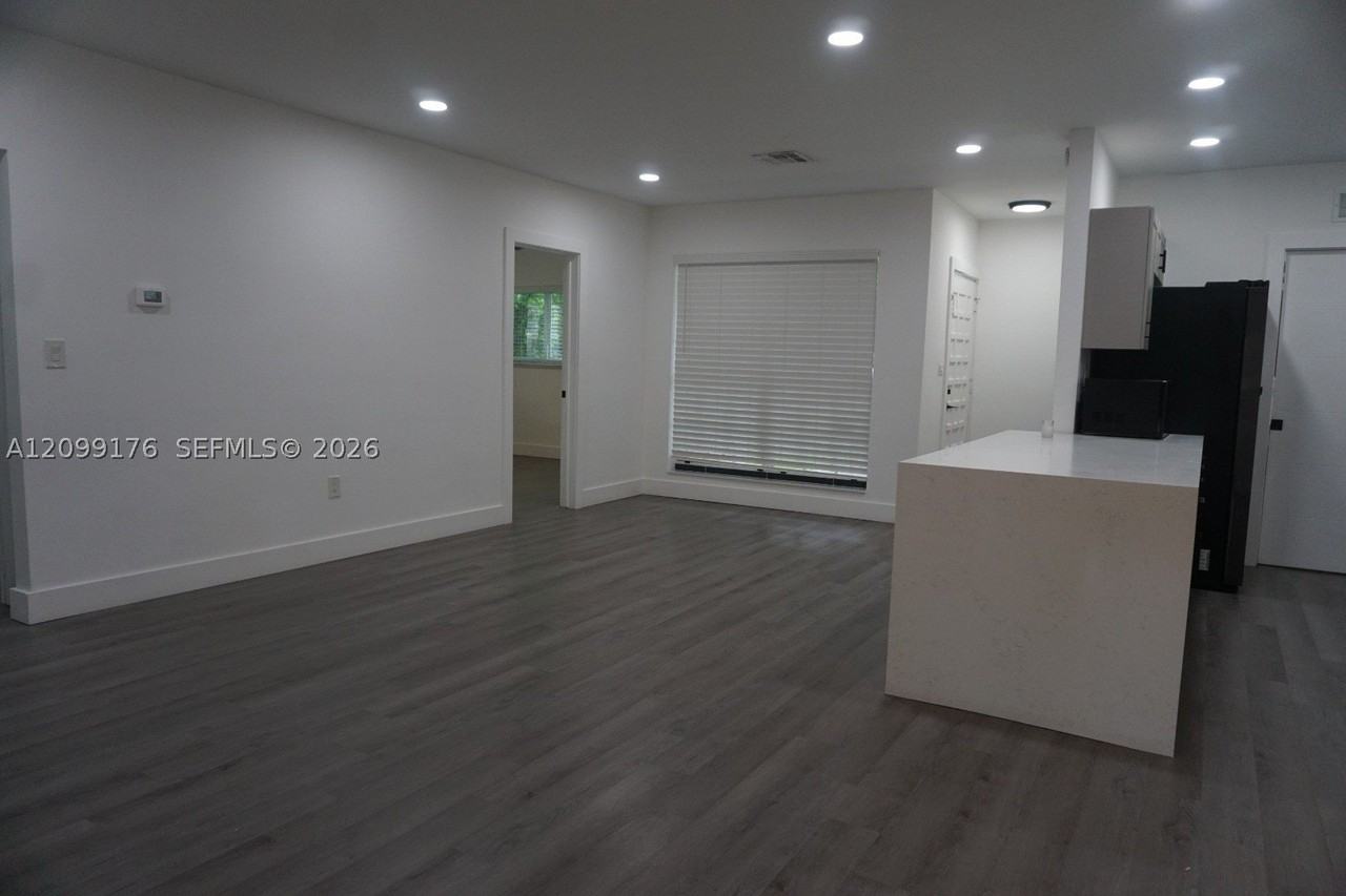 305 Nw 122nd St - Photo 5 of 49