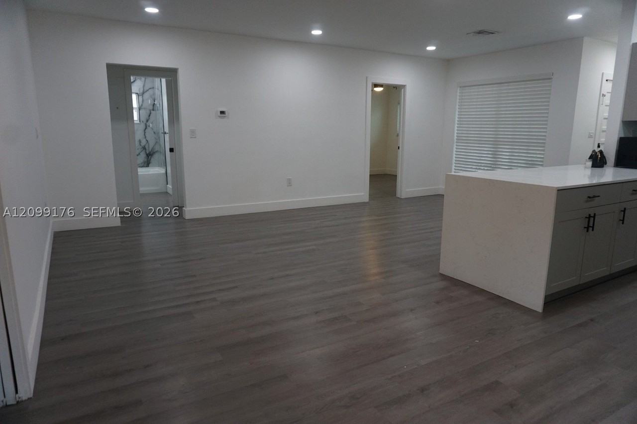 305 Nw 122nd St - Photo 6 of 49
