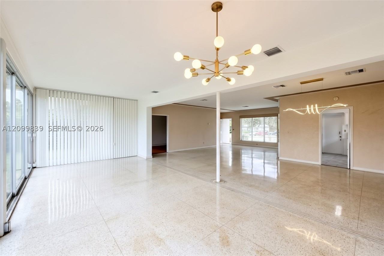 4535 N Jefferson Ave - Photo 4 of 15