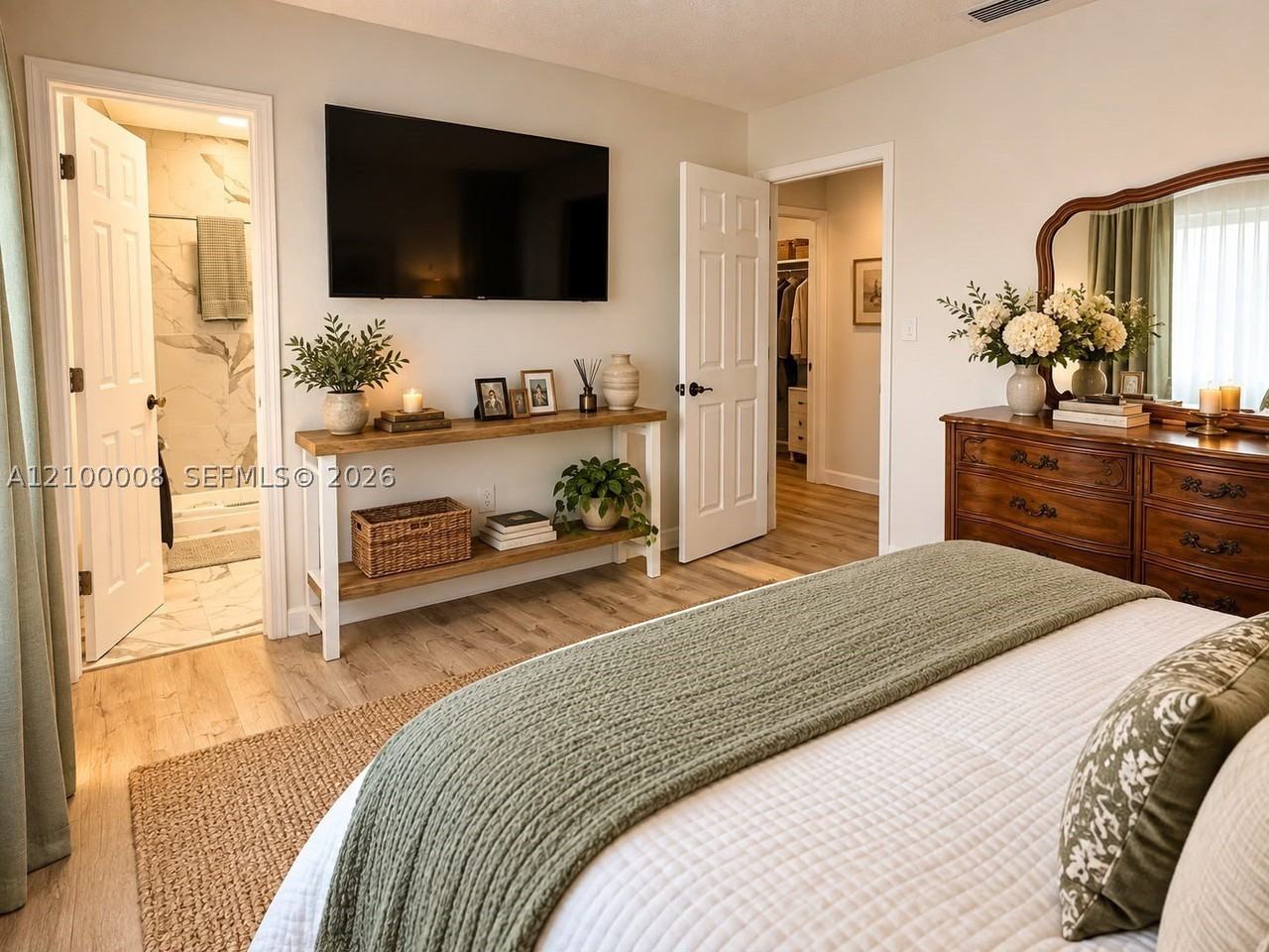 1096 W 40th Pl - Photo 4 of 14