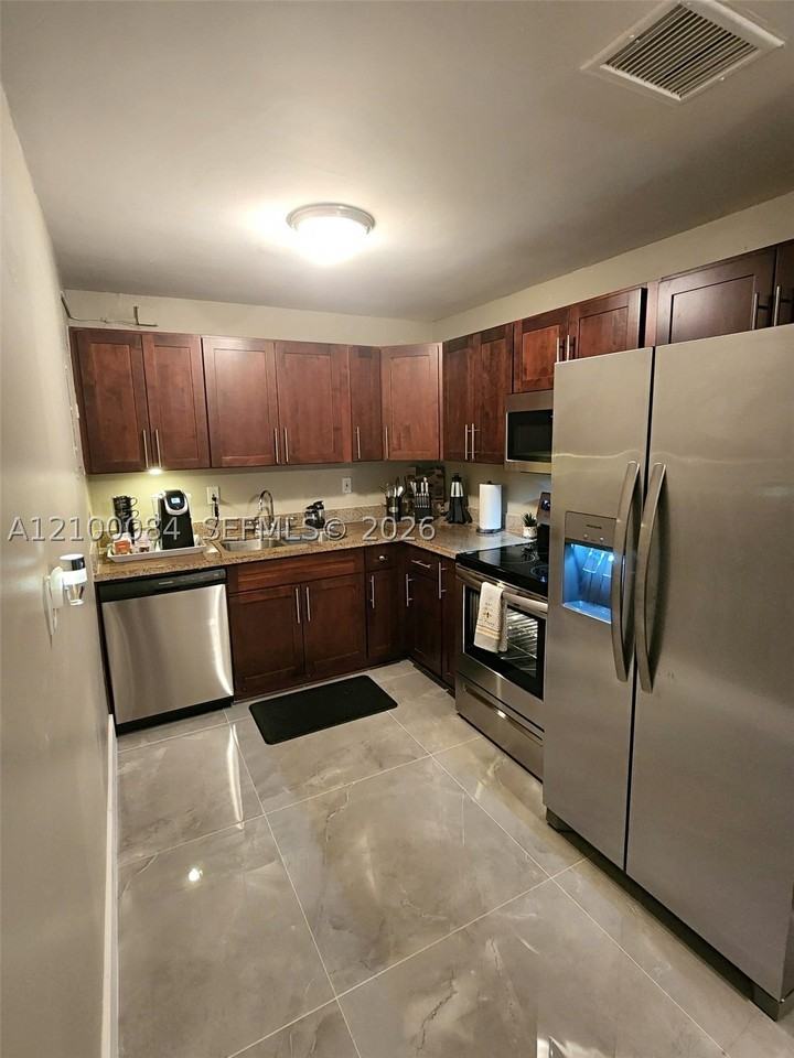 5650 Ne 8th Ave - Photo 3 of 15