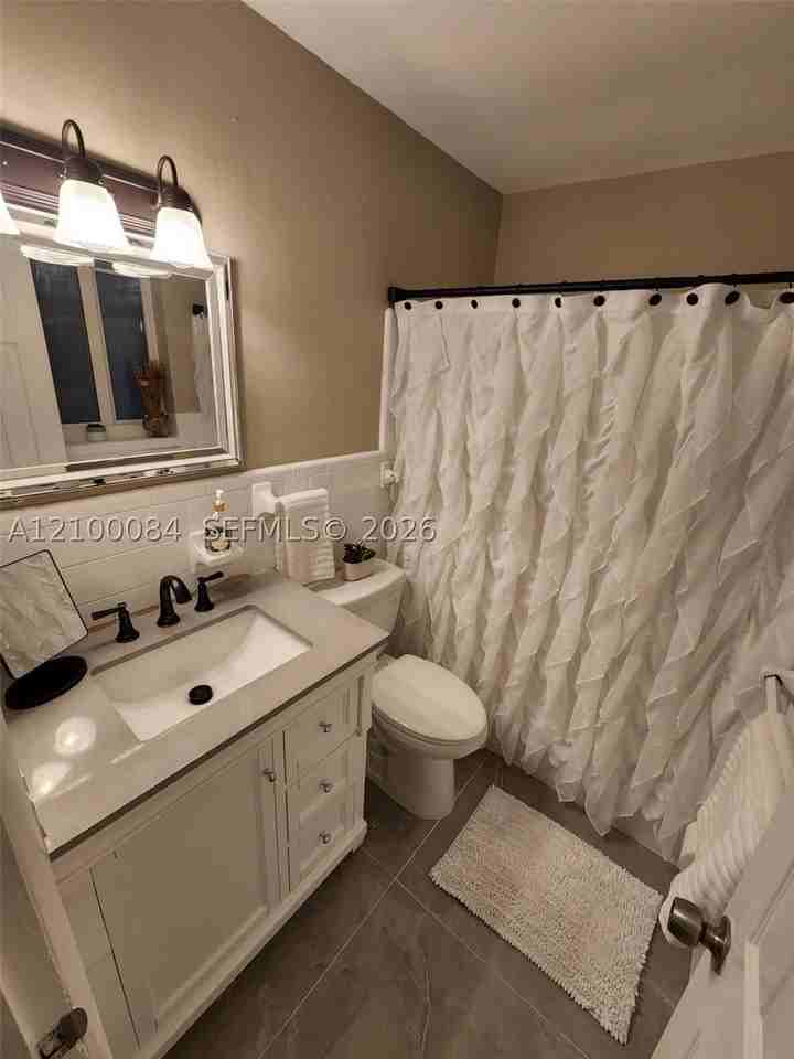 5650 Ne 8th Ave - Photo 5 of 15