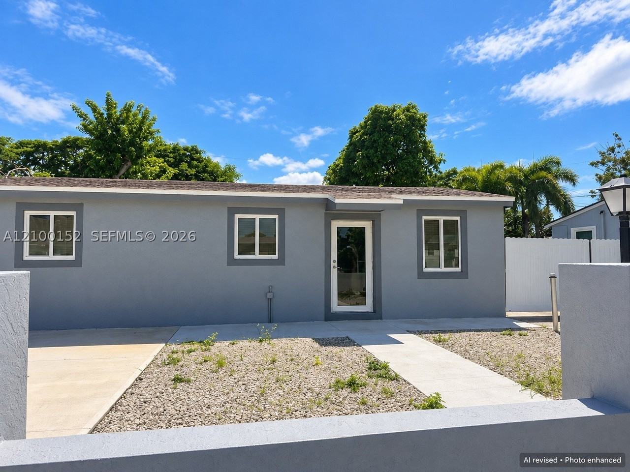 877 Nw 3rd St - Photo 2 of 13