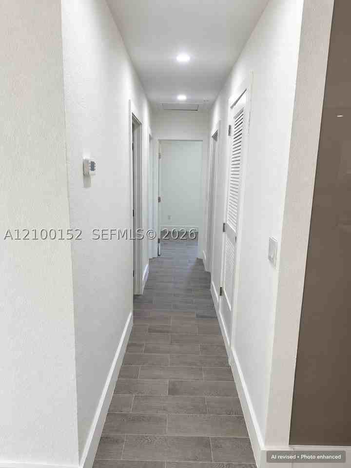 877 Nw 3rd St - Photo 6 of 13