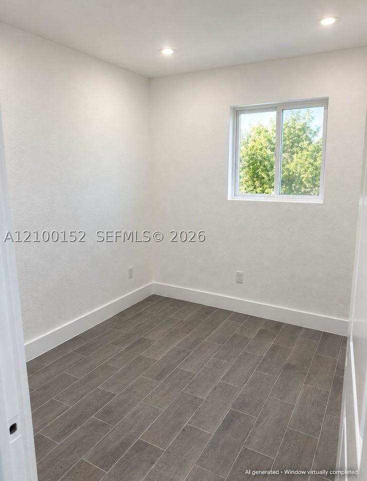 877 Nw 3rd St - Photo 7 of 13