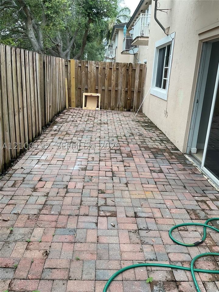 364 Ne 25th Pl #101 - Photo 2 of 28