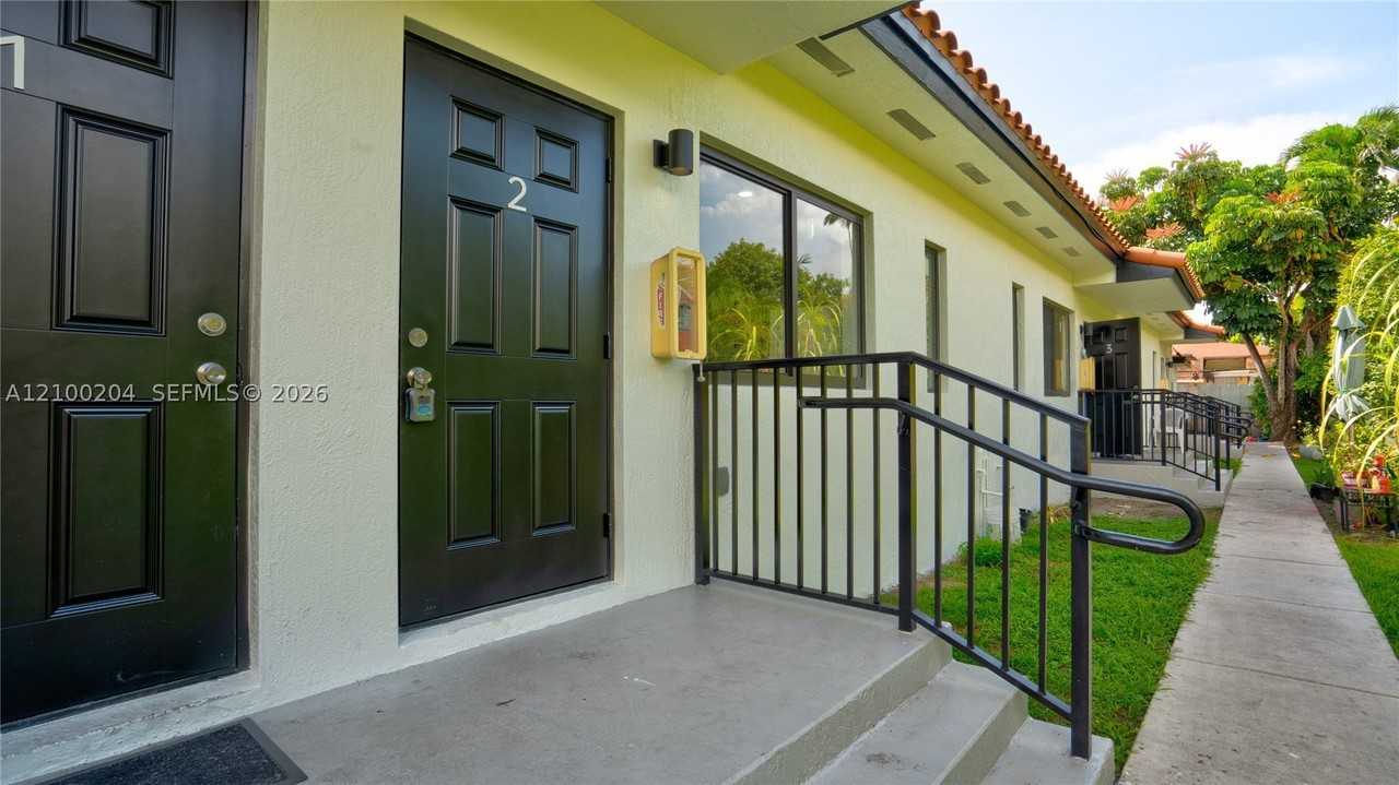1330 Nw 5th St #2 - Photo 2 of 38