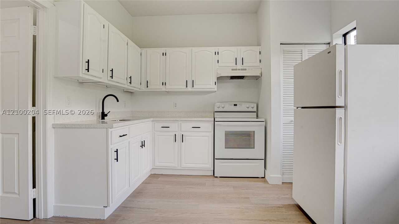 1330 Nw 5th St #2 - Photo 6 of 38