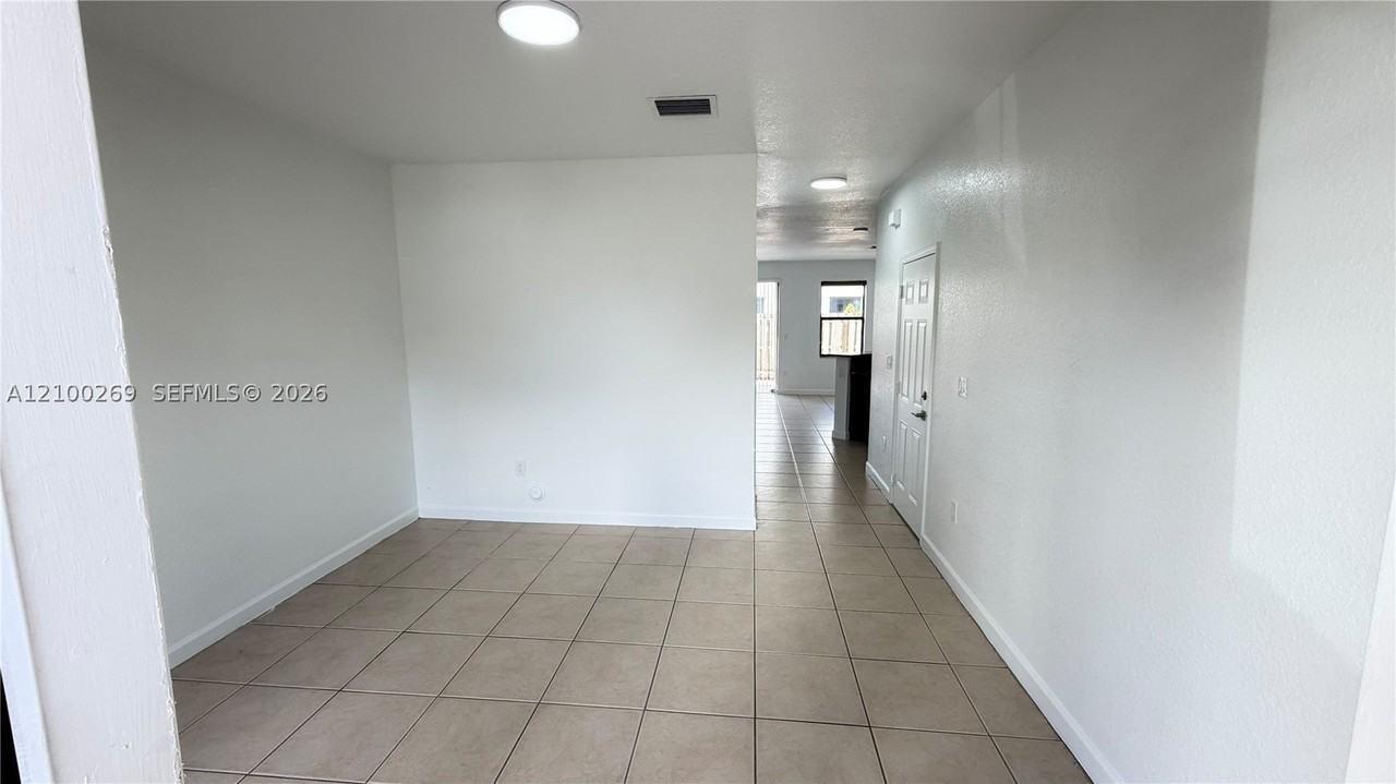 11467 Sw 236th Ln - Photo 5 of 39