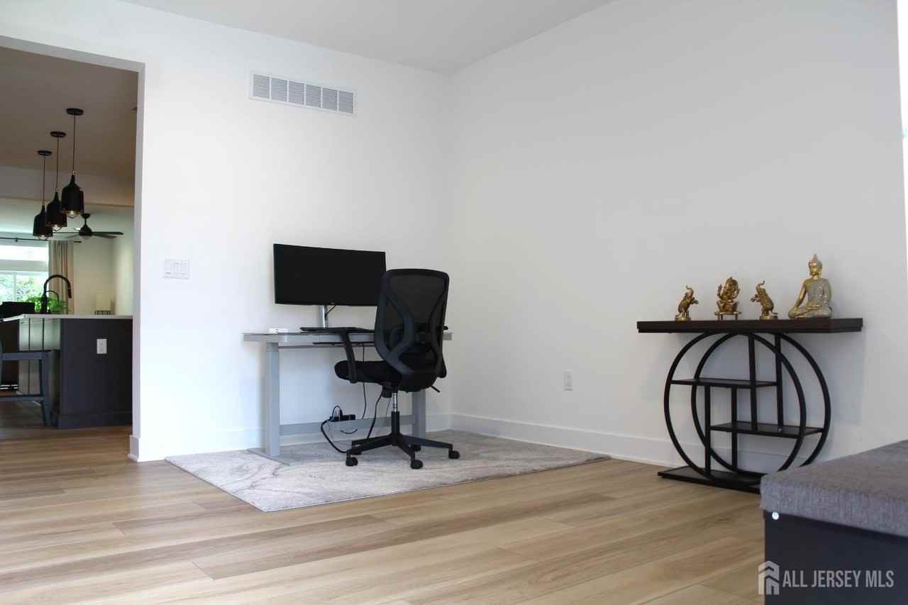 200 Mustang Dr - Photo 3 of 25
