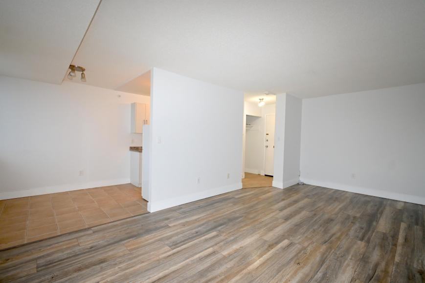 1501 Queensway Apts. - Photo 4 of 10