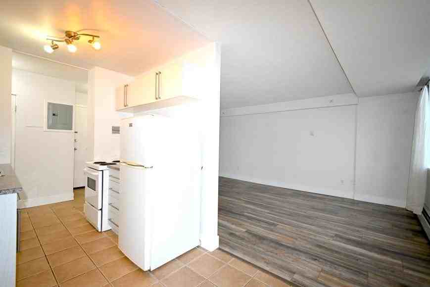 1501 Queensway Apts. - Photo 5 of 10