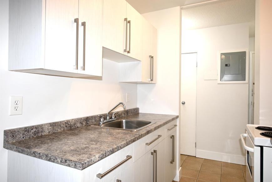 1501 Queensway Apts. - Photo 7 of 10