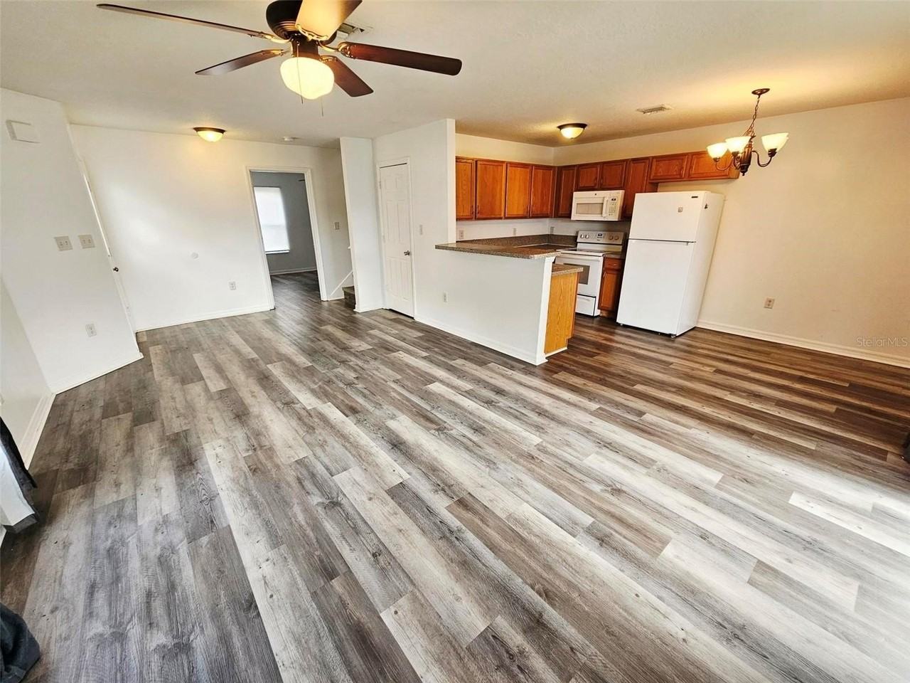 1024 Park Central Cir - Photo 3 of 13