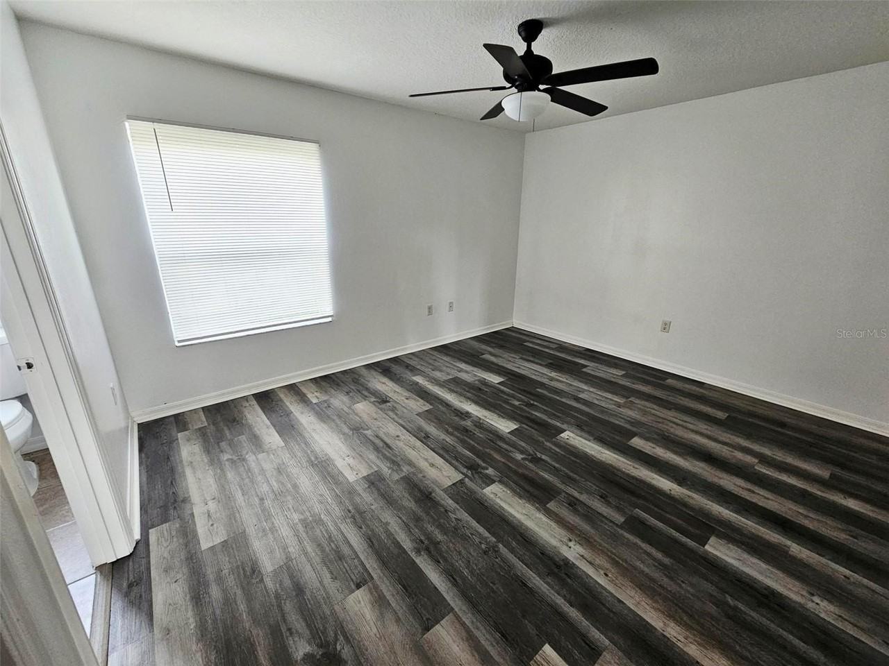 1024 Park Central Cir - Photo 5 of 13