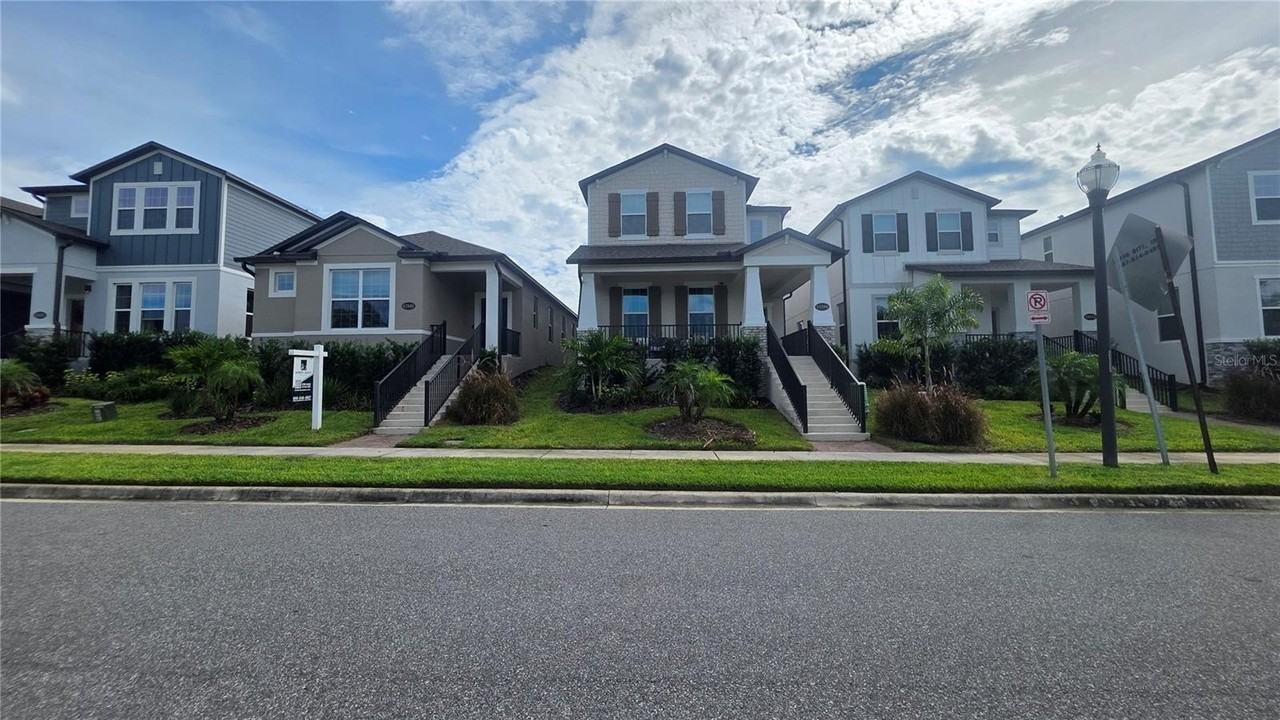 12103 Eastmoor Dr - Photo 2 of 50