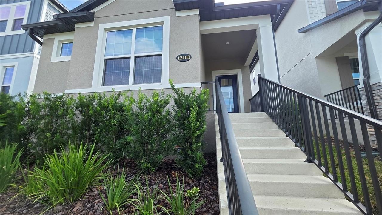12103 Eastmoor Dr - Photo 4 of 50