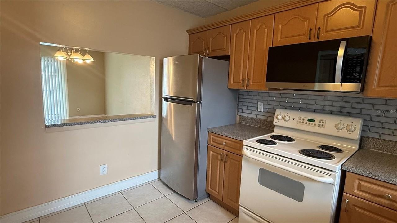 2830 Somerset Park Dr #202 - Photo 4 of 32