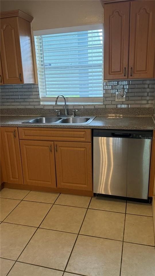 2830 Somerset Park Dr #202 - Photo 6 of 32