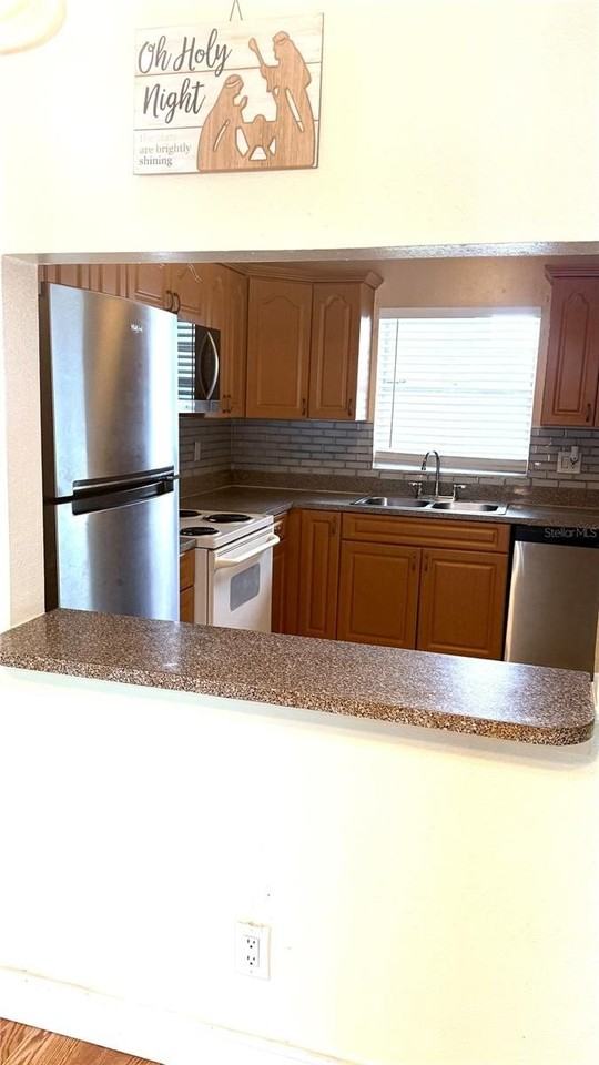2830 Somerset Park Dr #202 - Photo 7 of 32