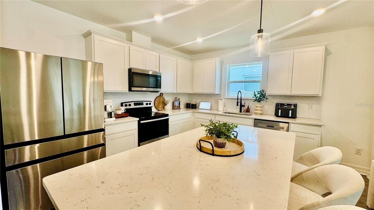 3919 Capri Coast Dr - Photo 4 of 16