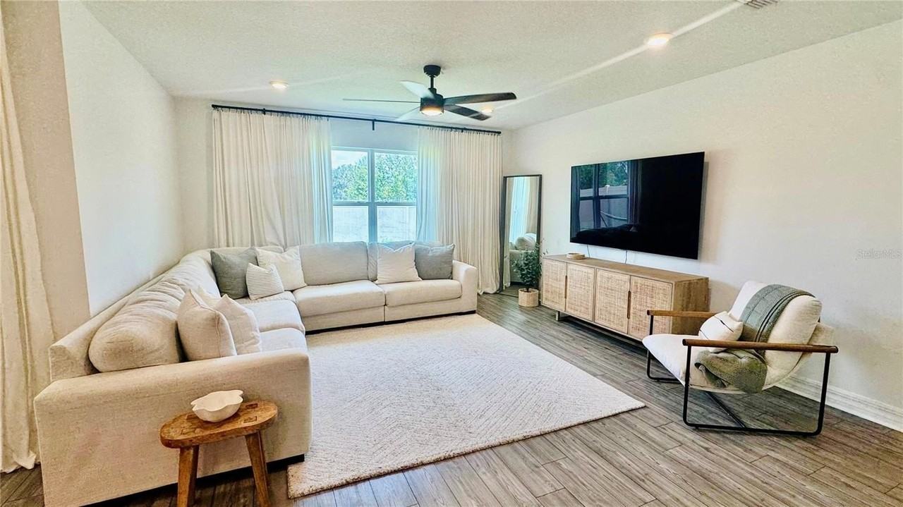 3919 Capri Coast Dr - Photo 6 of 16