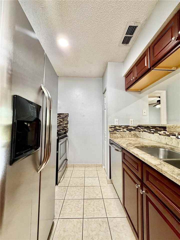 8643 Mallard Reserve Dr #202 - Photo 5 of 41
