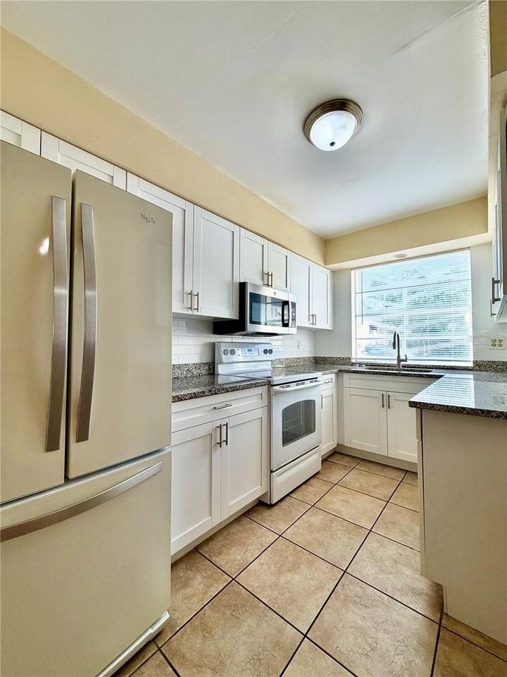 7501 Gallineta Ct #7501 - Photo 6 of 45