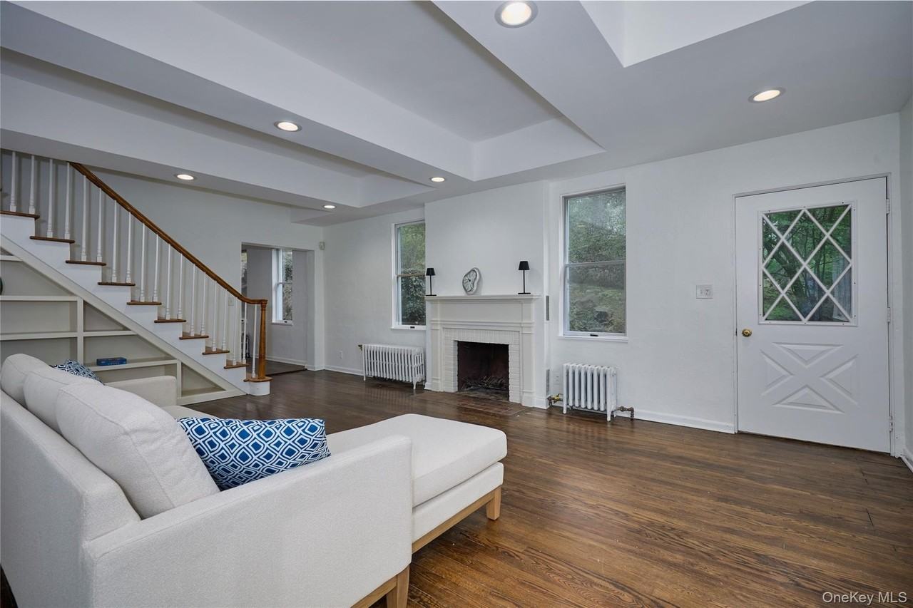93 Circuit Rd - Photo 5 of 34