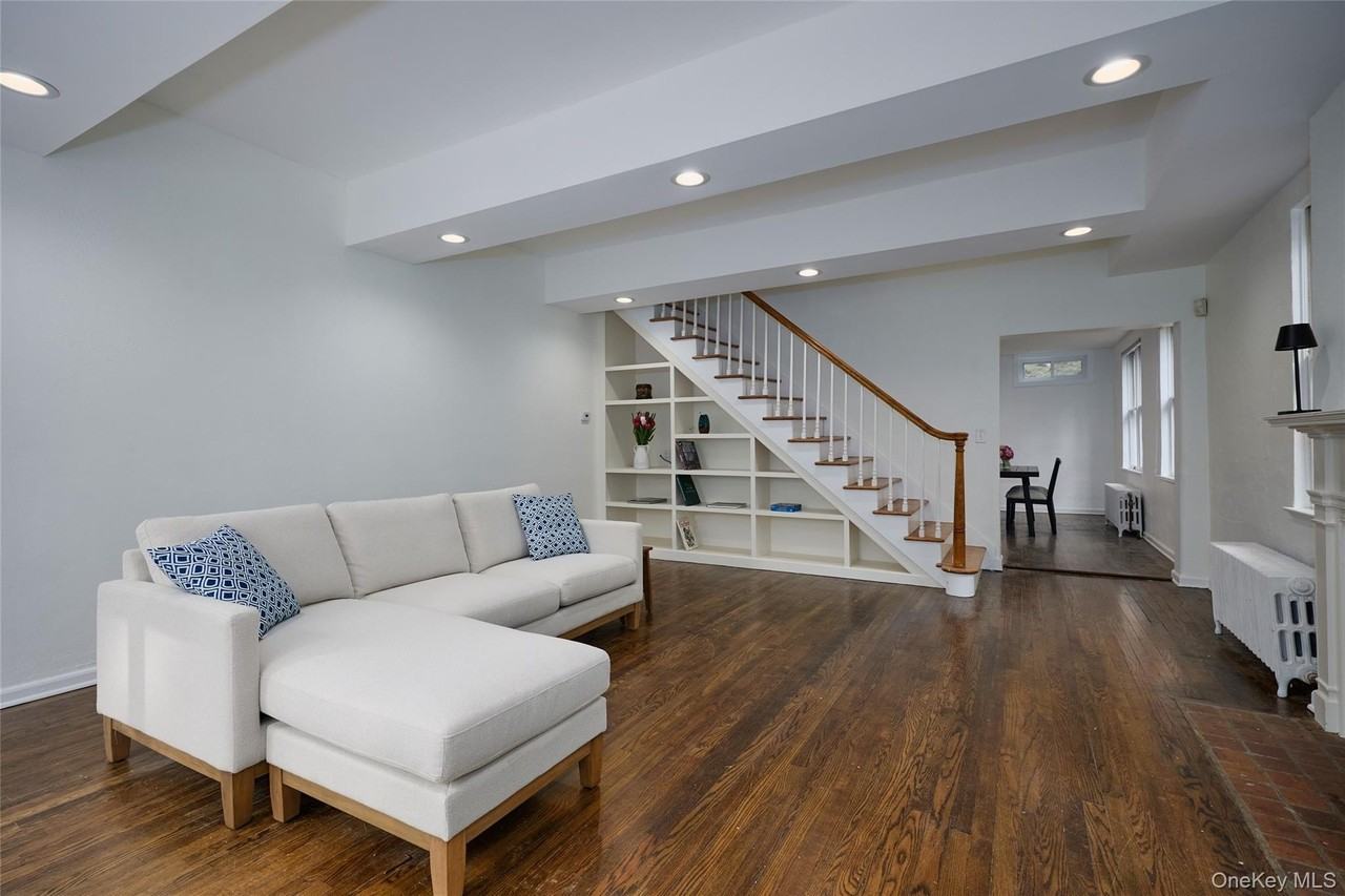 93 Circuit Rd - Photo 6 of 34