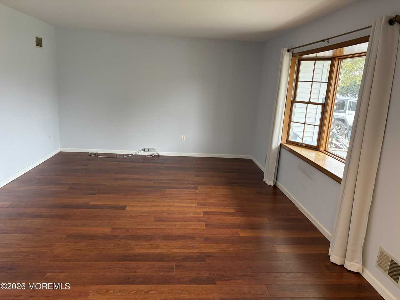 413 Earl Dr - Photo 3 of 19