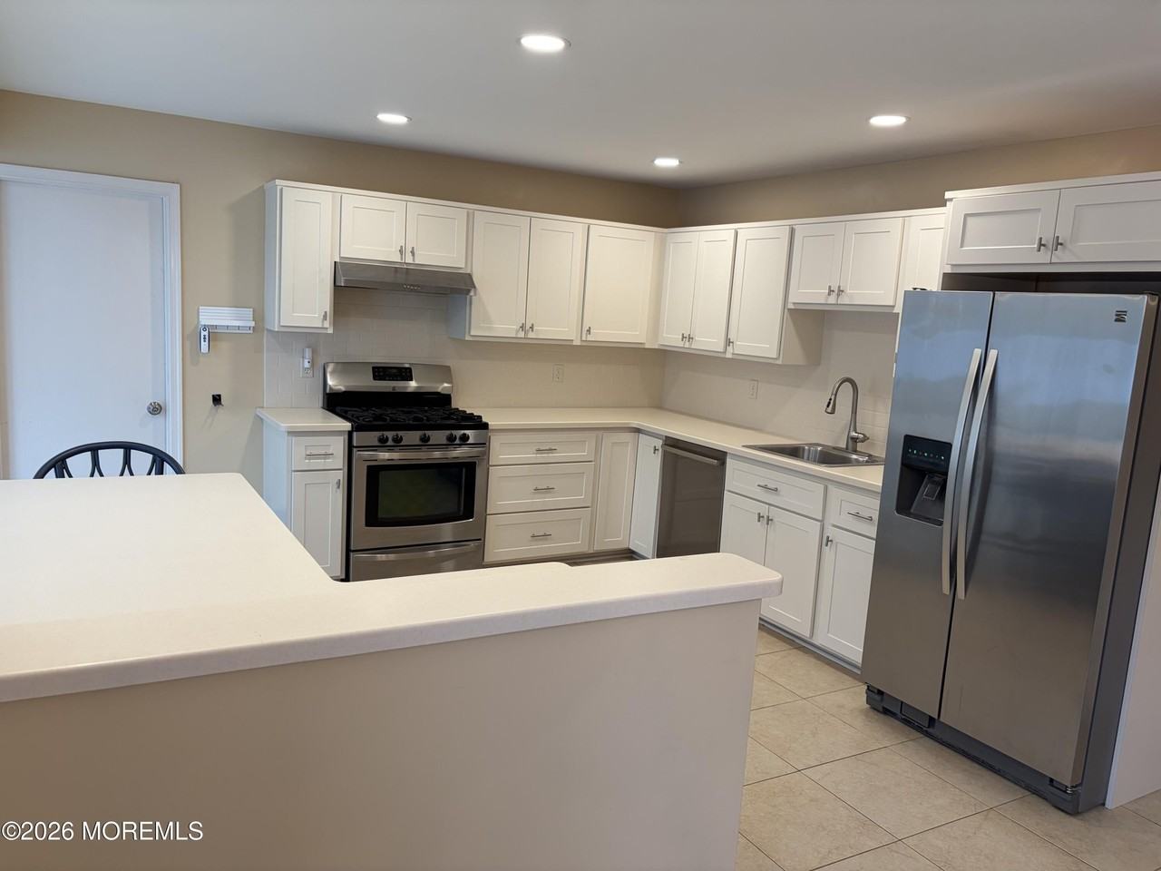 413 Earl Dr - Photo 5 of 19