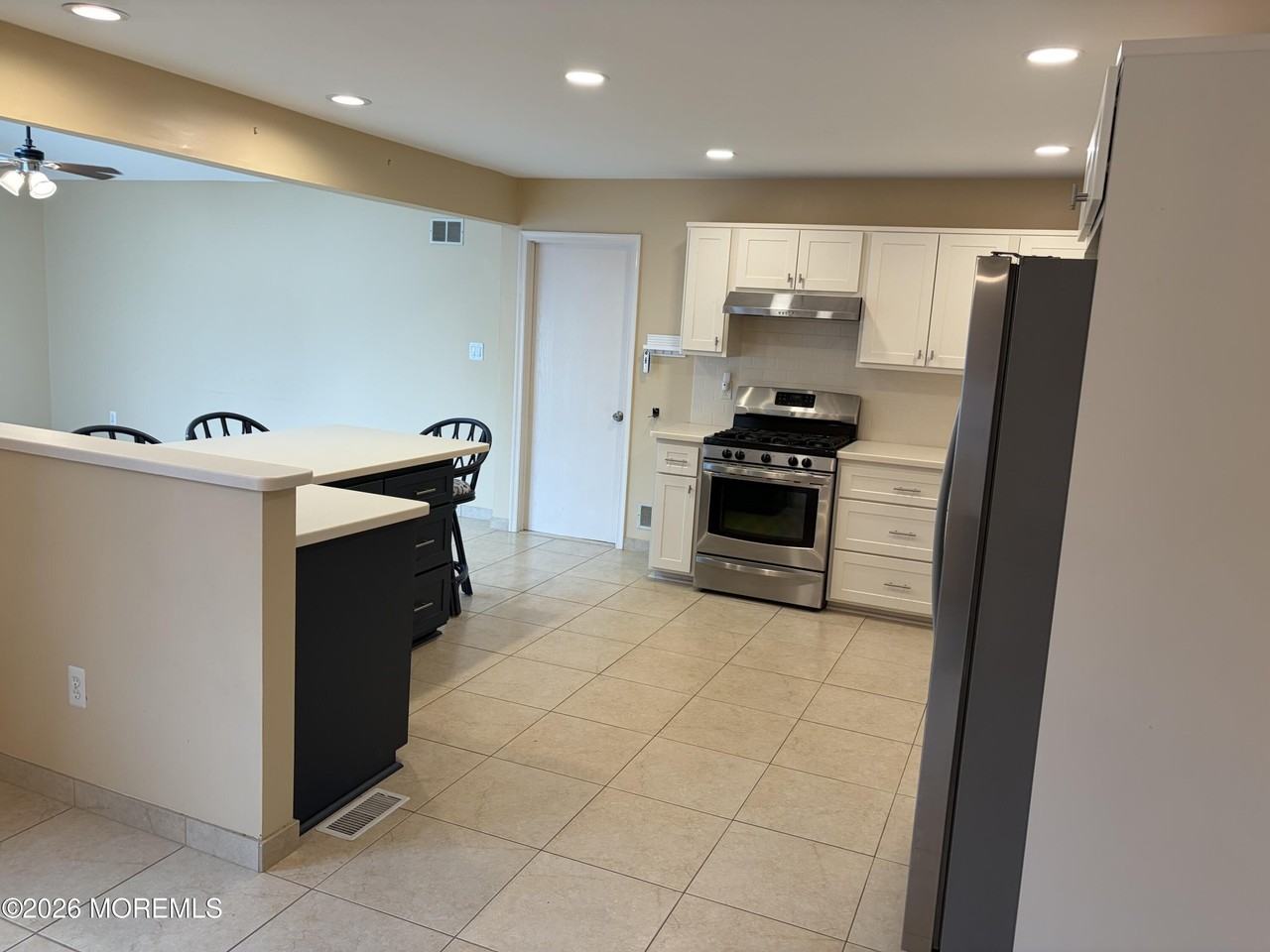 413 Earl Dr - Photo 6 of 19