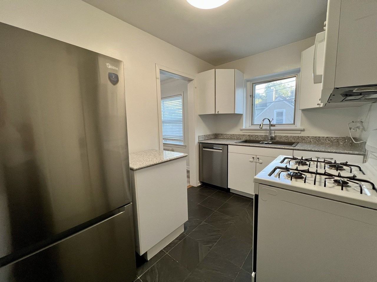 1410 Central St #1E - Photo 2 of 12
