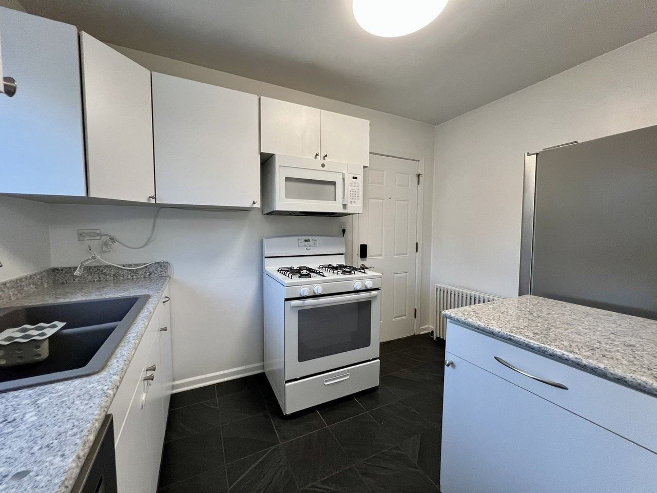 1410 Central St #1E - Photo 3 of 12