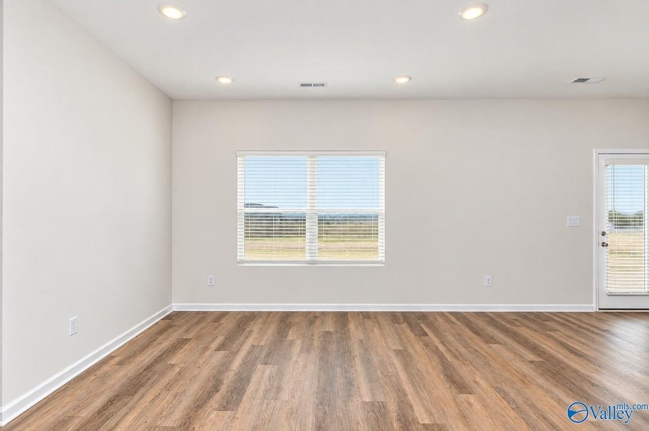 321 Murphy Ln - Photo 4 of 46