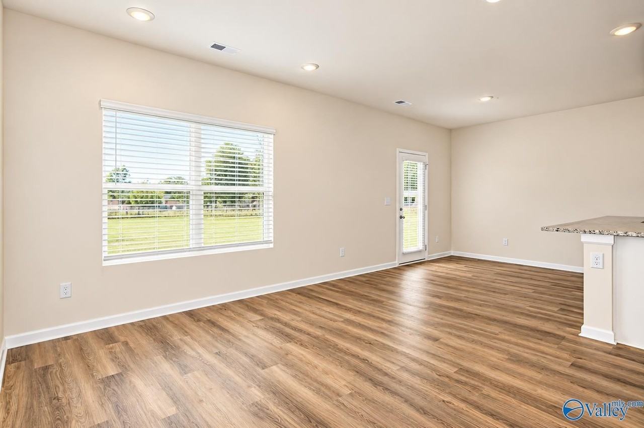 321 Murphy Ln - Photo 5 of 46